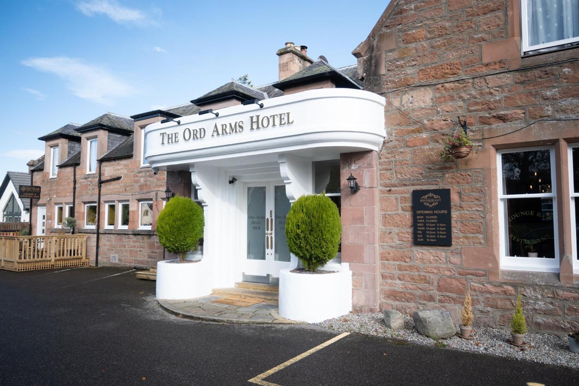 Ord Arms Hotel Muir of Ord Bagian luar foto